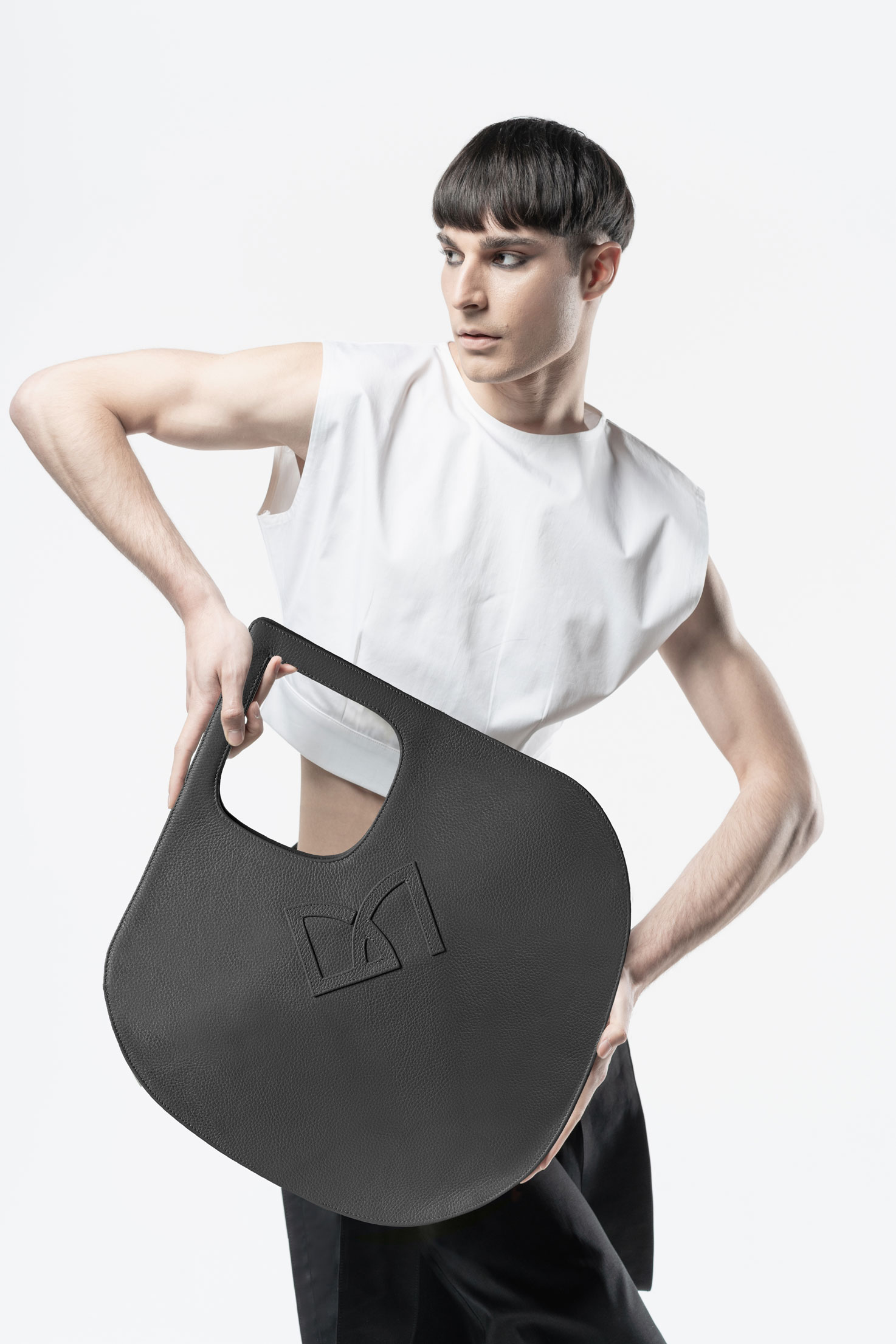 LEATHER TOTE BAG IN BLACK
