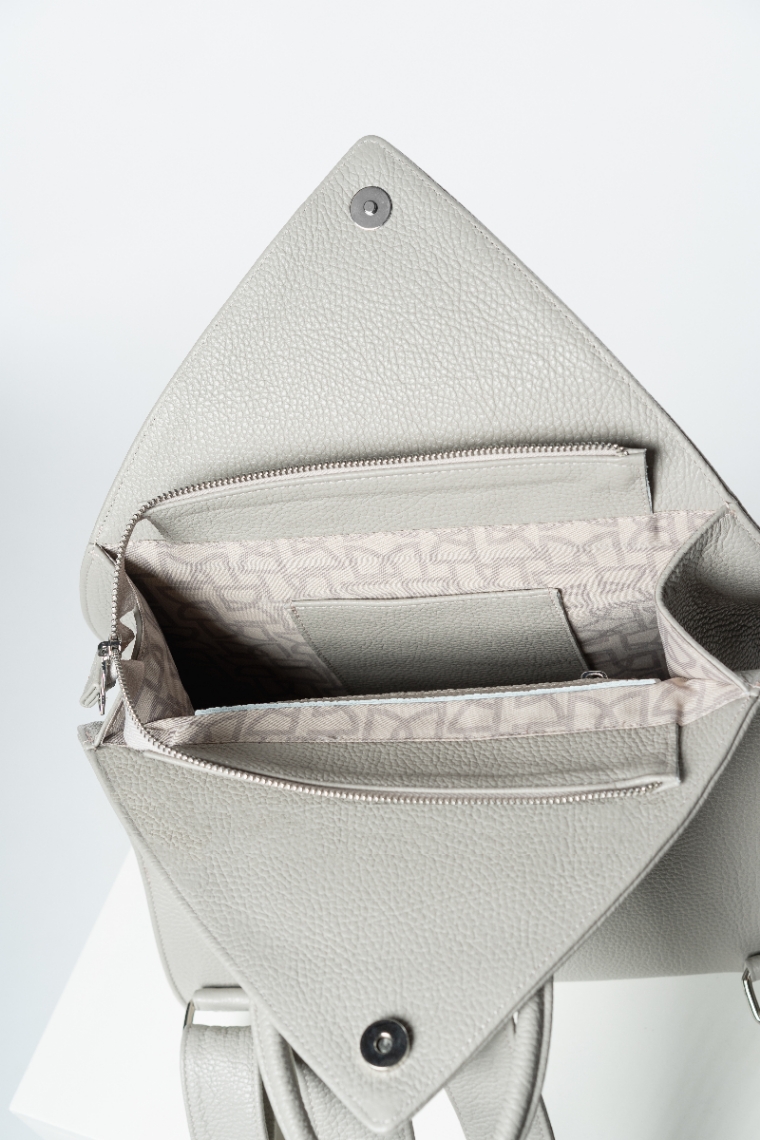 LEATHER BACKPACK IN GREIGE - Image 5